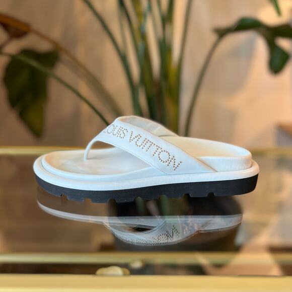 LOUIS VUITTON White Leather Studded Accents Flip Flops SZ 40 - Picture 1 of 9